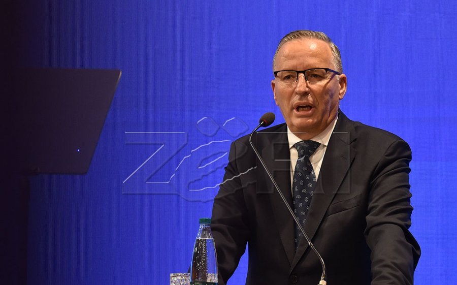 PDK-ja prezanton sot kandidaturën e Bedri Hamzës për kryeministër dhe listën për deputetë