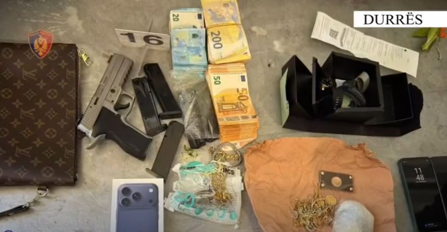 Kapen drogë  armë  bizhuteri dhe 29 mijë euro në Portin e Durrësit  video 