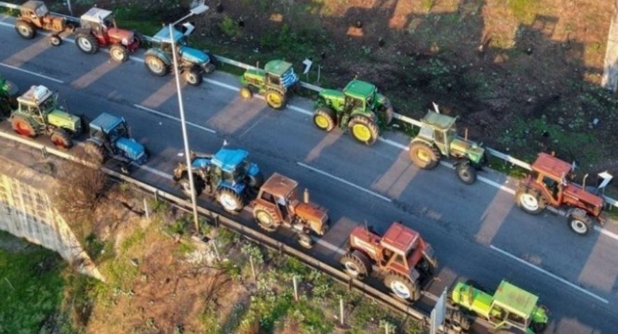 Vazhdojnë protestat dhe bllokimet e rrugëve nga fermerët
