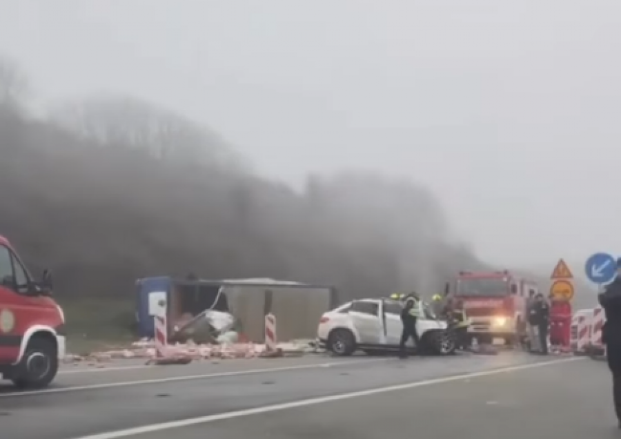 Aksident i rëndë në Kosovë  viktima mbeten dy shqiptare  një ndër to ekspertja e njohur e ekonomisë