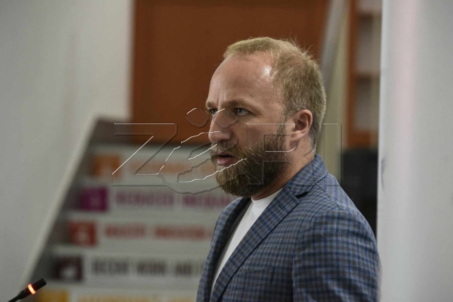 Tahiri bisedon me Hashim Thaçin në telefon: E njoftova që nesër të gjithë shqiptarët do të jenë në Shkup