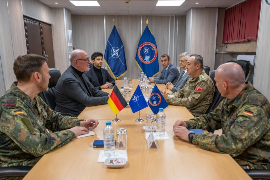 Ulutashi takoi sekretarin gjerman të Ministrisë së Mbrojtjes – në fokus situata e sigurisë