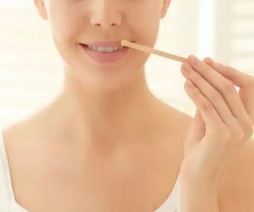 Si të largoni qimet e fytyrës për 15 minuta, vetëm me tre përbërës