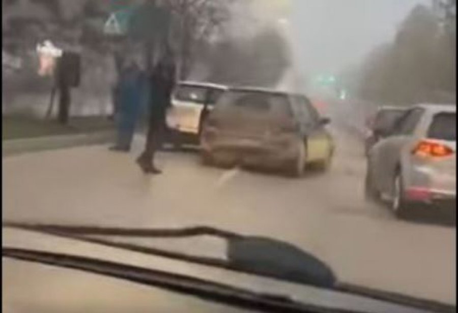 Një i lënduar nga aksidenti mes tri veturave në Aktash
