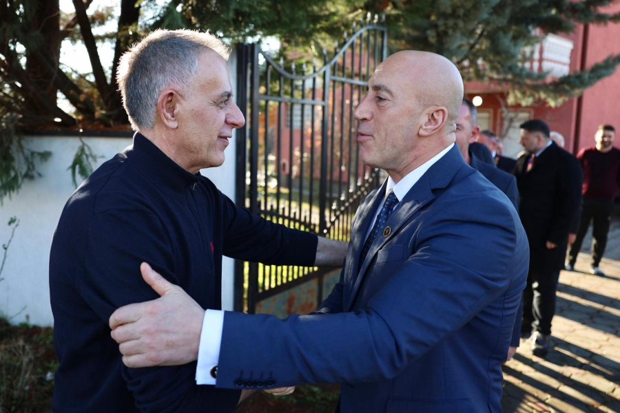 Haradinaj takohet me Kilajn pas lirimit nga Haga  I urova kthimin e tij në shtëpi