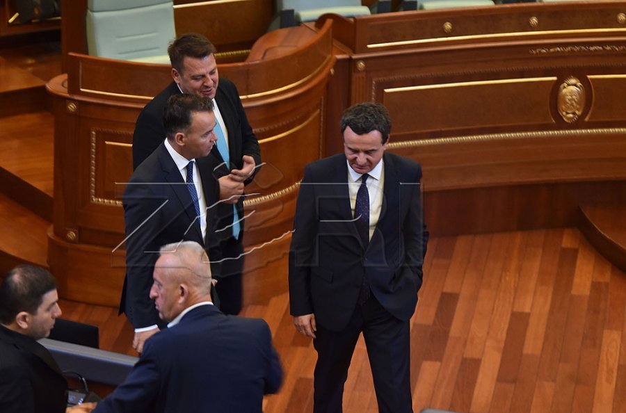 Analistët e shohin si mundësi një koalicion LVV-PDK pas zgjedhjeve të 28 dhjetorit