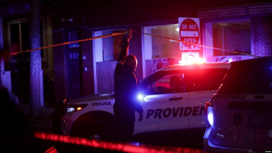 Dy të vrarë nga të shtënat me armë në një universitet në SHBA, i dyshuari në arrati