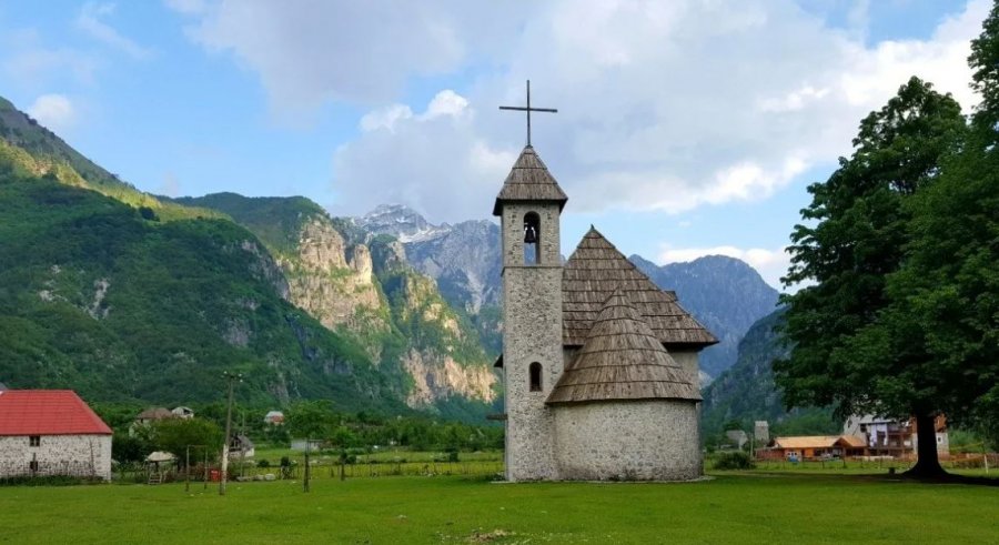  Express   Thethi  fshati i vogël malor si Zvicra  por pa turma dhe pa çmime të shtrenjta
