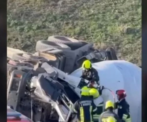 Aksident i rëndë në autostradë, rrokulliset një kamion [video]
