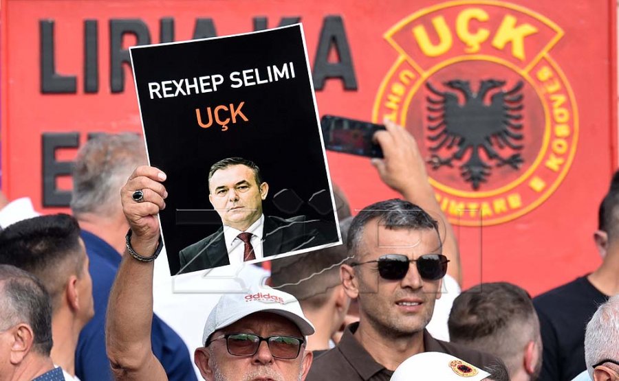 “Çlirimtarët maten me unitet, jo me flamuj” - vëllai i Rexhep Selimit reagon ndaj mbështetjes vetëm për disa nga liderët e UÇK-së