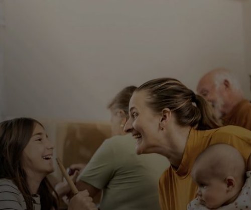 Të kënduarit në grup mund të ulë depresionin pas lindjes