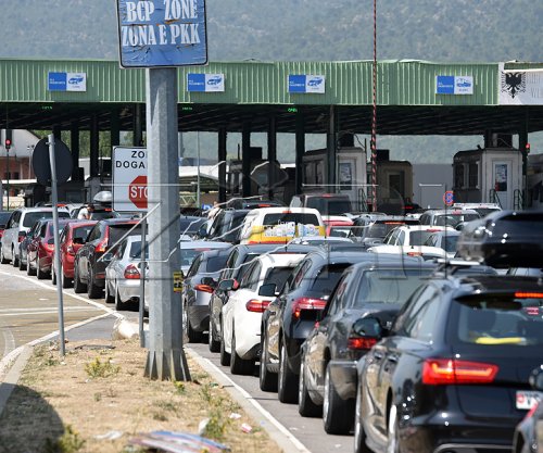 Mërgimtarët ia mësyjnë Kosovës, pritjet në Jarinje deri në 2 orë