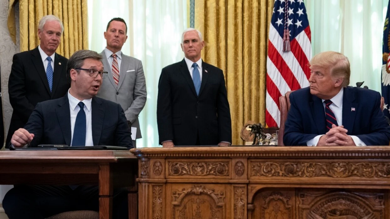 “Trumpi nuk dëshiron ta shohë më Vuçiqin me sy” – analisti serb shpjegon arsyet