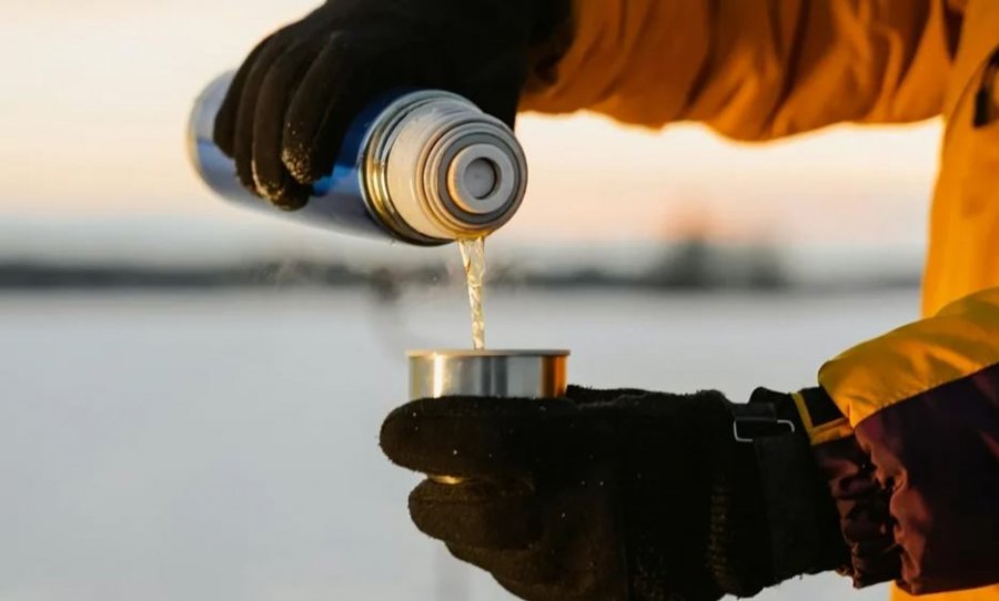 ekspertet-paralajmerojne-dehidratimi-ne-dimer-eshte-me-i-shpeshte-sesa-mendohet