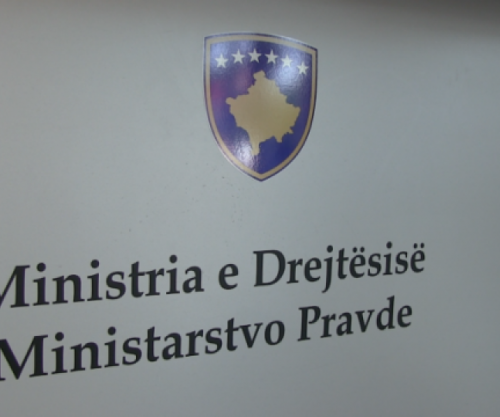 Ministria e Drejtësisë: Nuk është arrestuar avokatja Nexhmije Karaqi