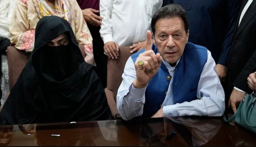 Ish-kryeministri pakistanez dhe gruaja e tij dënohen me nga 17 vjet burg