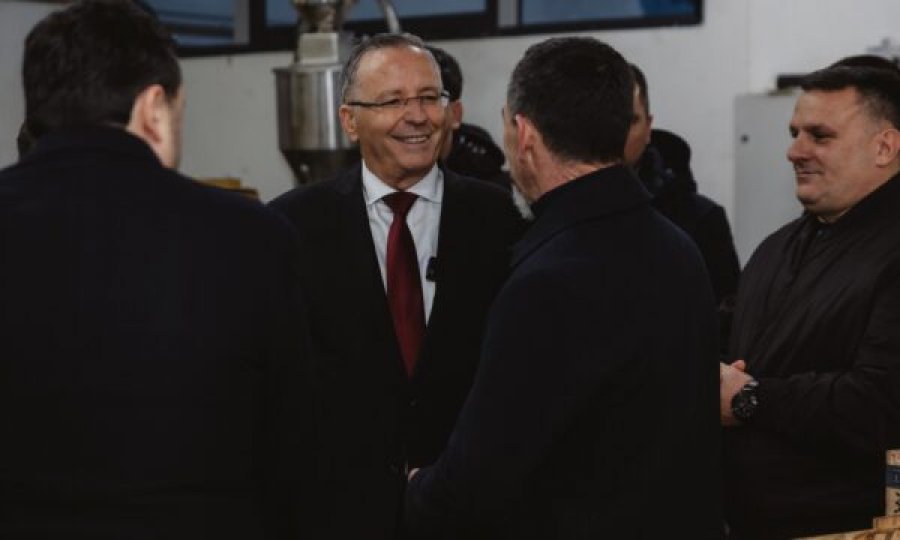Hamza viziton bizneset në Gjakovë  Fuqizimi i sektorit privat  prioritet i qeverisë sime