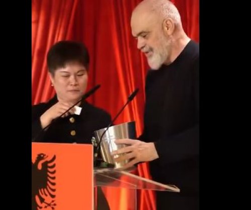 Edi Rama ndan pamjet: Videokartolina e darkës së fundvitit me Trupin Diplomatik, krenarë për Shqipërinë  [video]