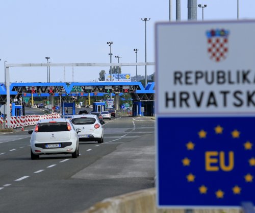 Pritjet e gjata në kufijtë kroat, Sveçla telefonon ministrin Bozinoviç