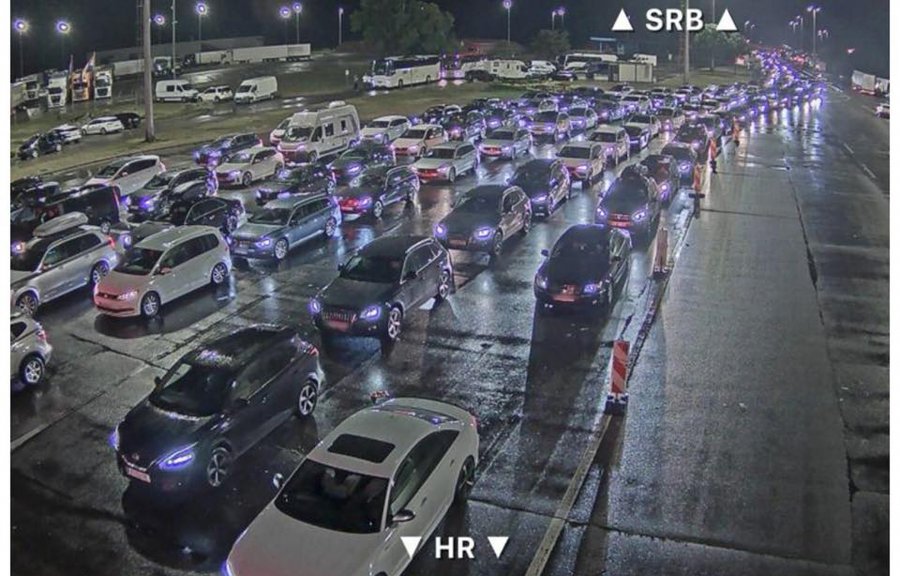 Tetë orë pritje në kufirin Kroaci – Serbi