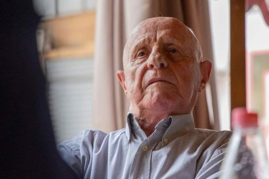 Ndahet nga jeta Ismet Bellova  zëri legjendar i gazetarisë sportive shqiptare