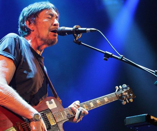 Vdes këngëtari i famshëm botëror, Chris Rea