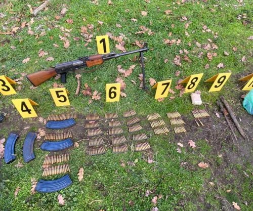 Policia gjen armë, municion e pajisje ushtarake në Leposaviq