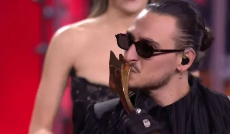 Eurovizioni publikon përshëndetjen ekskluzive të Alis Kallaçit, pas fitores në Fest 64