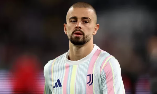 Zhegrova mungoi në stërvitjen e sotme të Juventusit, mësohet arsyeja