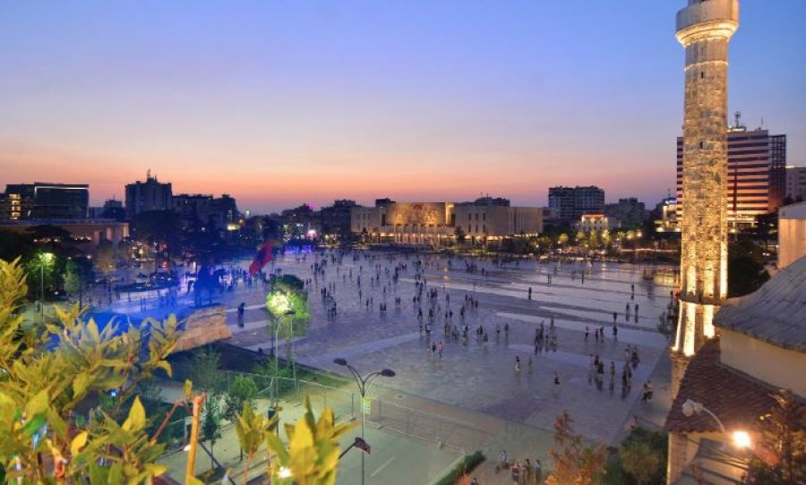 Festat boshatisin Shqipërinë, nëntori shënon rekord daljesh jashtë vendit