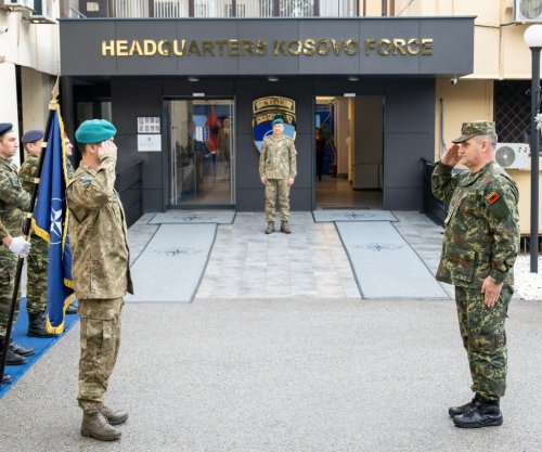 Komandanti i KFOR-it pret shefin e ushtrisë shqiptare, flasin për sigurinë në Kosovë e rajon