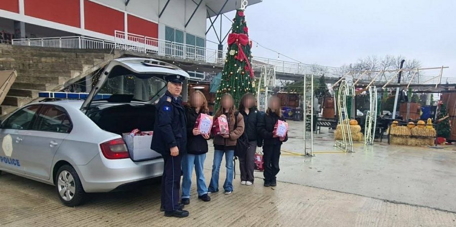 Pas Mitrovicës, Policia shpërndan dhurata për fëmijët në rajon të Gjakovës