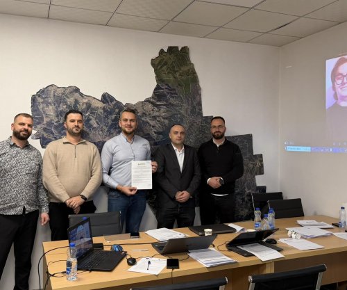 Kompania regjionale e mbeturinave “Ambienti” shpërblen punëtorët me nga 500 euro dhe rrit pagat nga janari