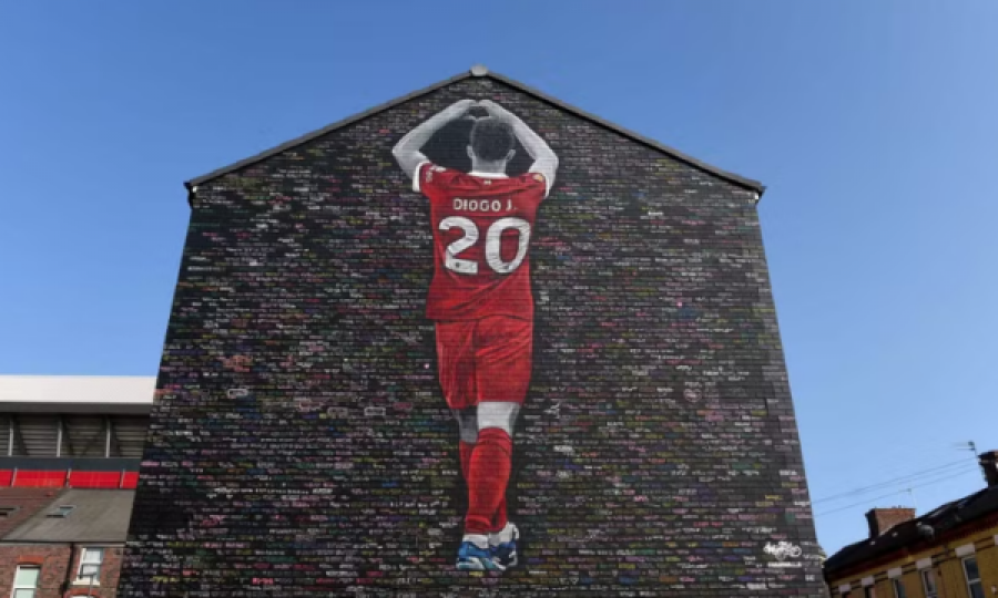 Dy djemtë e Jotës në Anfield  Liverpooli nderon ish yllin