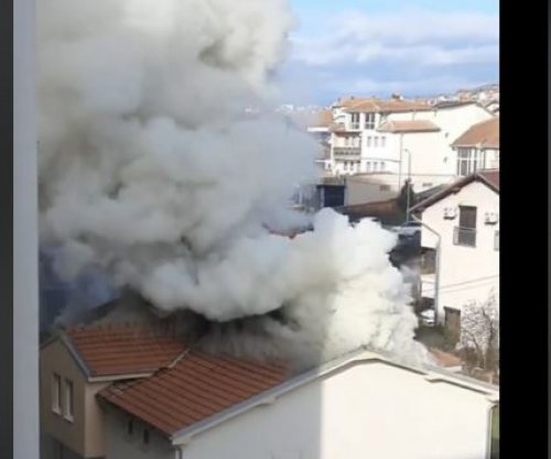 Nuk ka të lënduar nga zjarri që përfshiu kulmin e një shtëpie në Mati 1