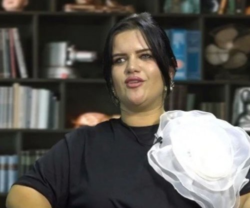 Incident në skenë, Gresa Gashi merr goditje në kokë gjatë shfaqjes - shoqërohet në spital aktorja