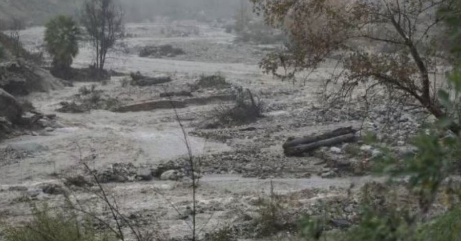 Tre të vdekur nga stuhia në Kaliforni  anulohen mijëra fluturime nga aeroportet kryesore