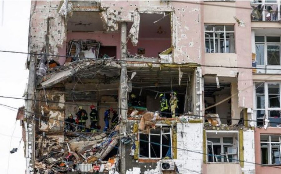 Raketat ruse godasin Ukrainën para takimit Zelensky Trump