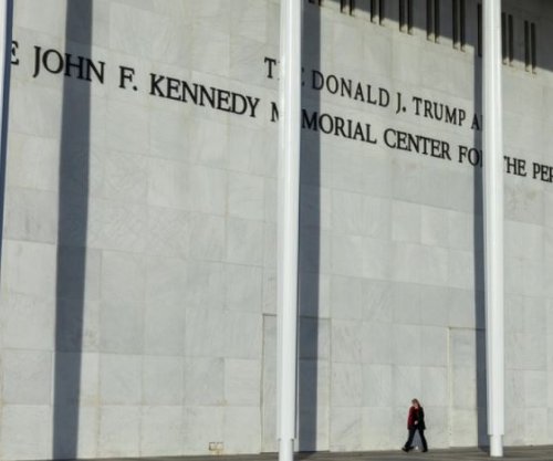 Anuloi koncertin në qendrën Trump-Kennedy, kërkohen 1 milion dollarë dëmshpërblim nga muzikanti