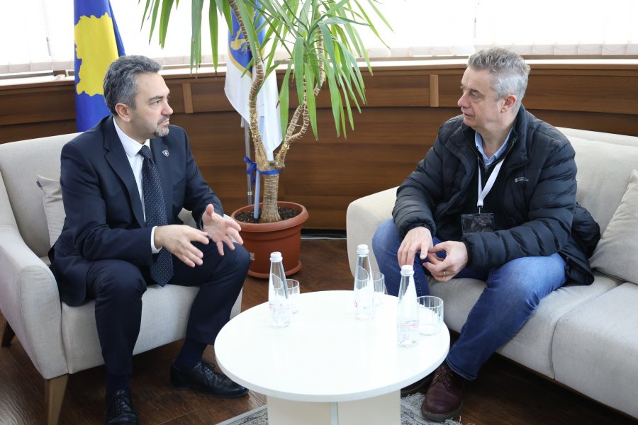 Ambasadori britanik pas vizitës në KQZ  Profesionalizëm dhe gatishmëri për mbarëvajtjen e zgjedhjeve