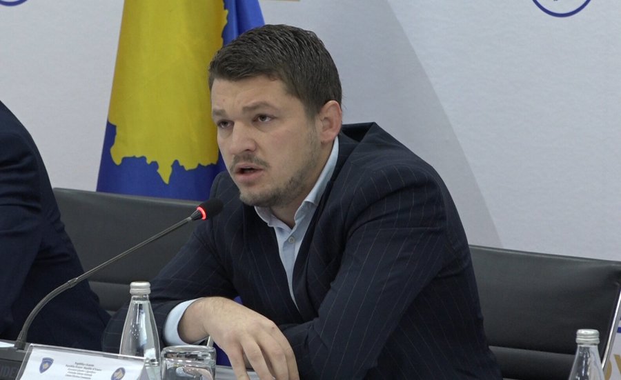 Anëtari i PDK së në KQZ  Qendrat e votimit po përballen me mungesë rryme