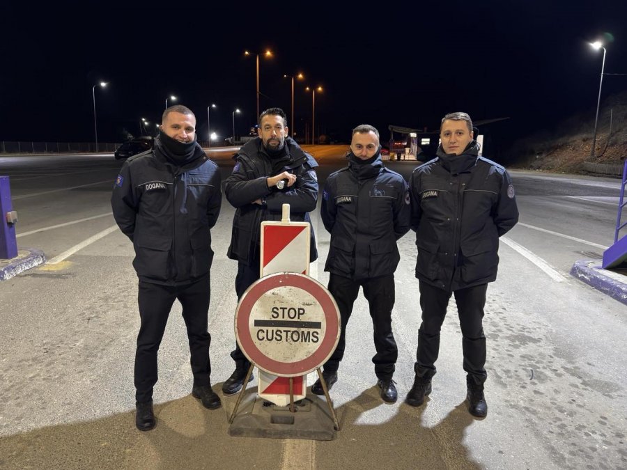 Oficerët doganorë në detyrë gjatë natës së ndërrimit të viteve