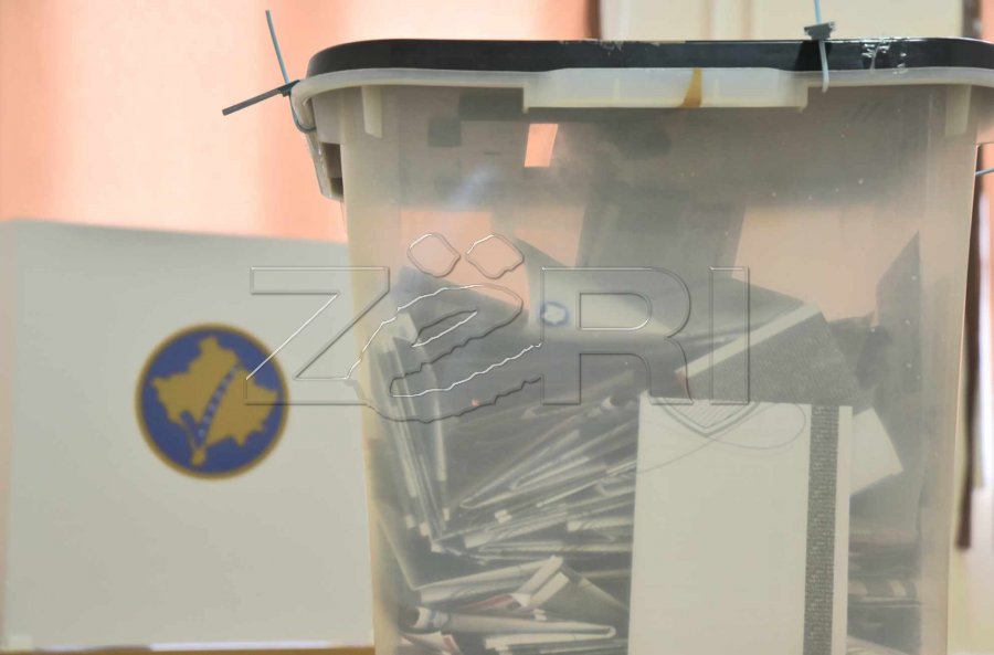 Zubin Potok, në qendrën e votimit me kusht mbarojnë fletëvotimet
