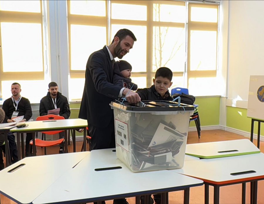 Eman Rrahmani shfrytëzon të drejtën e votës