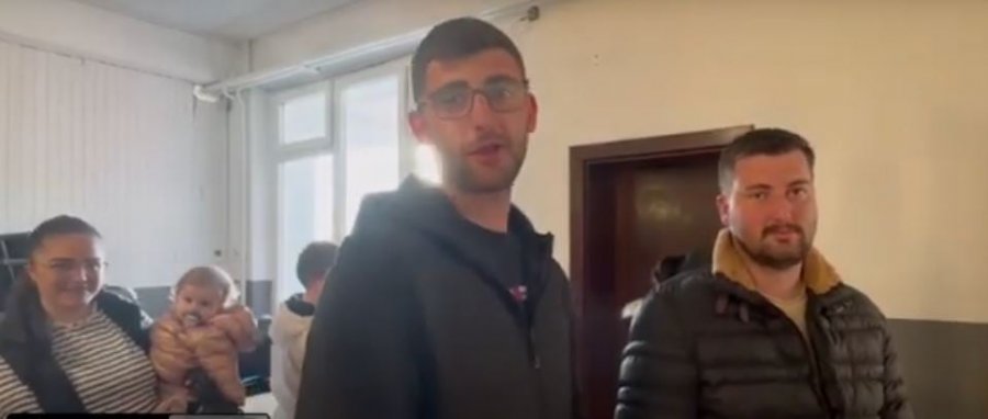 Në Malishevë 26 anëtarë të një familjeje shkojnë së bashku të votojnë