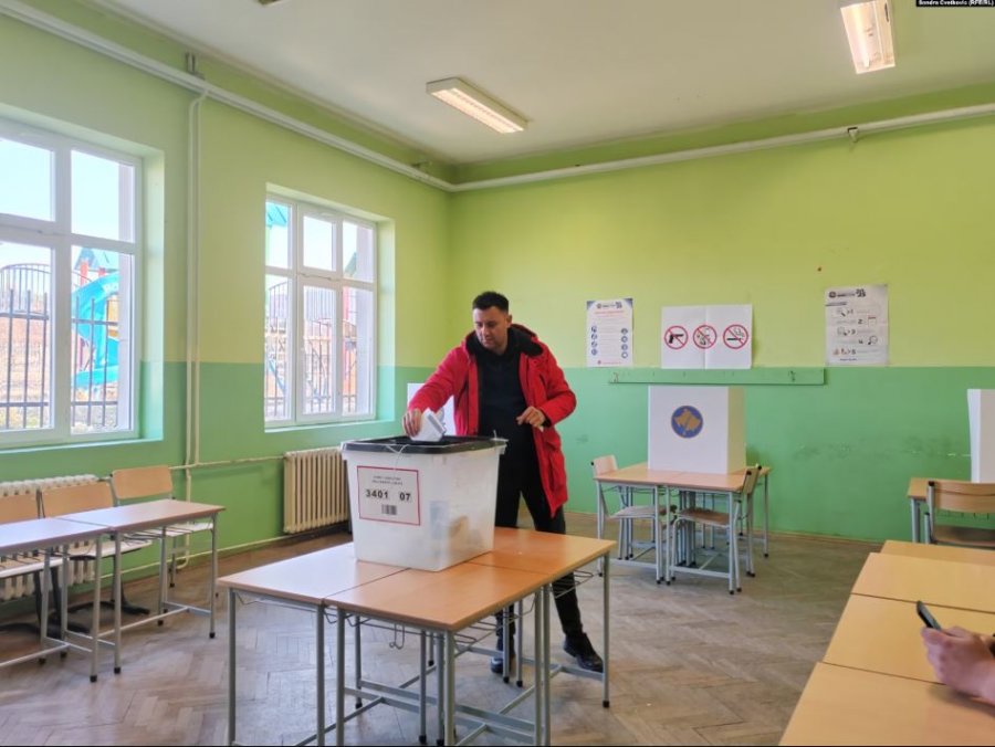Serbët e zhvendosur nga Kosova votojnë në zgjedhjet parlamentare