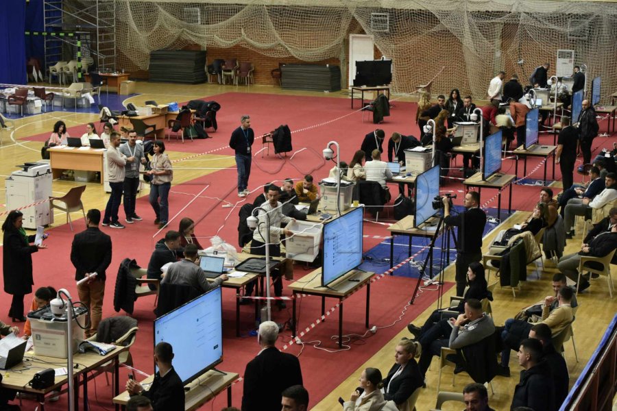 Vonesat në numërimin e votave dhe dyshimet e ngritura, KQZ-ja me njoftim