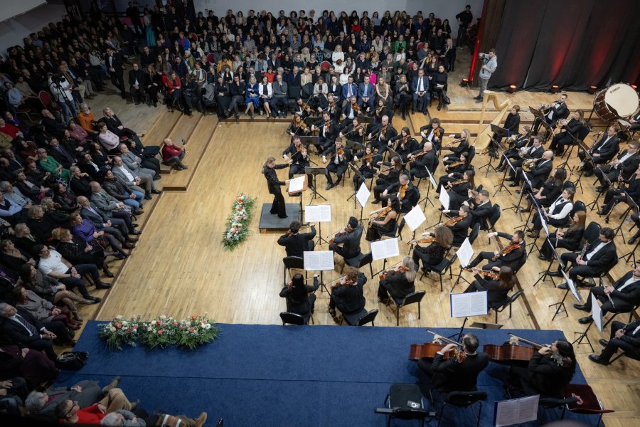 Opera shënon 17-vjetorin e pavarësisë me koncert e promovim libri