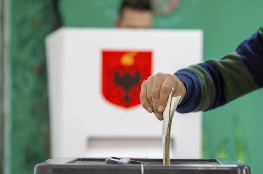 Zgjedhjet në Shqipëri, lehtësohet votimi nga jashtë