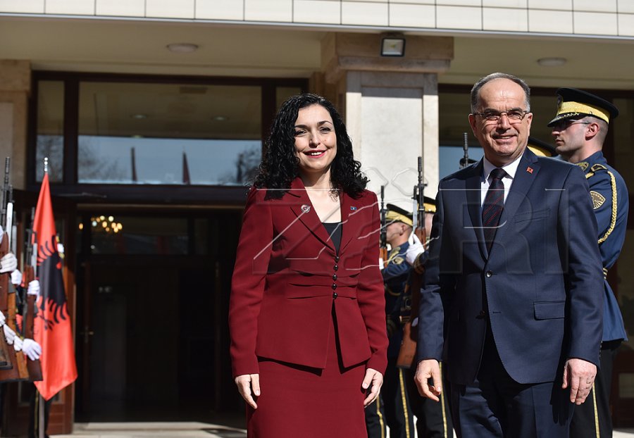 Kështu e uroi Begaj presidenten Osmani për 17-vjetorin e Pavarësisë